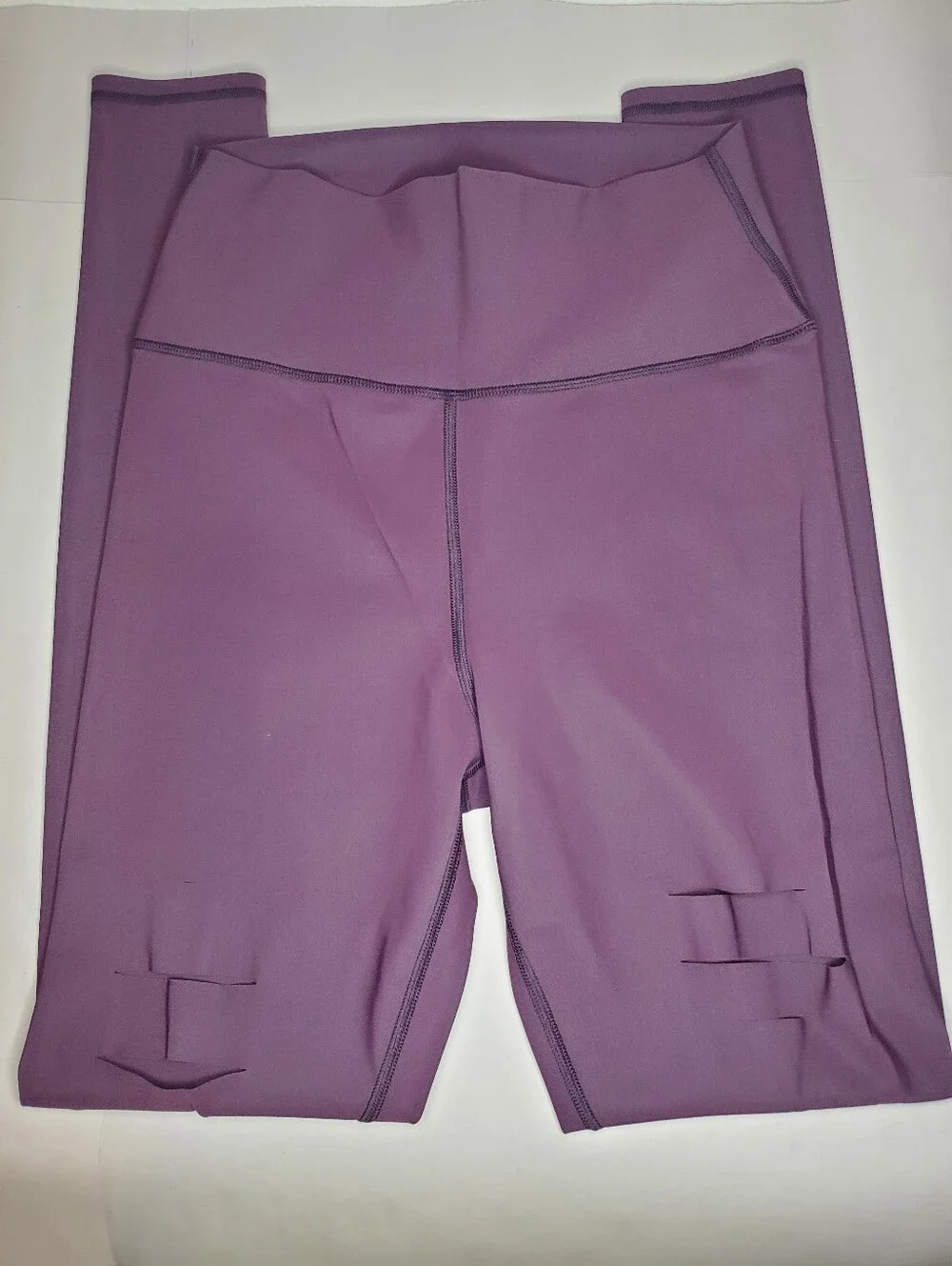 High Waist Ripped Warrior Leggings in Eggplant Size L